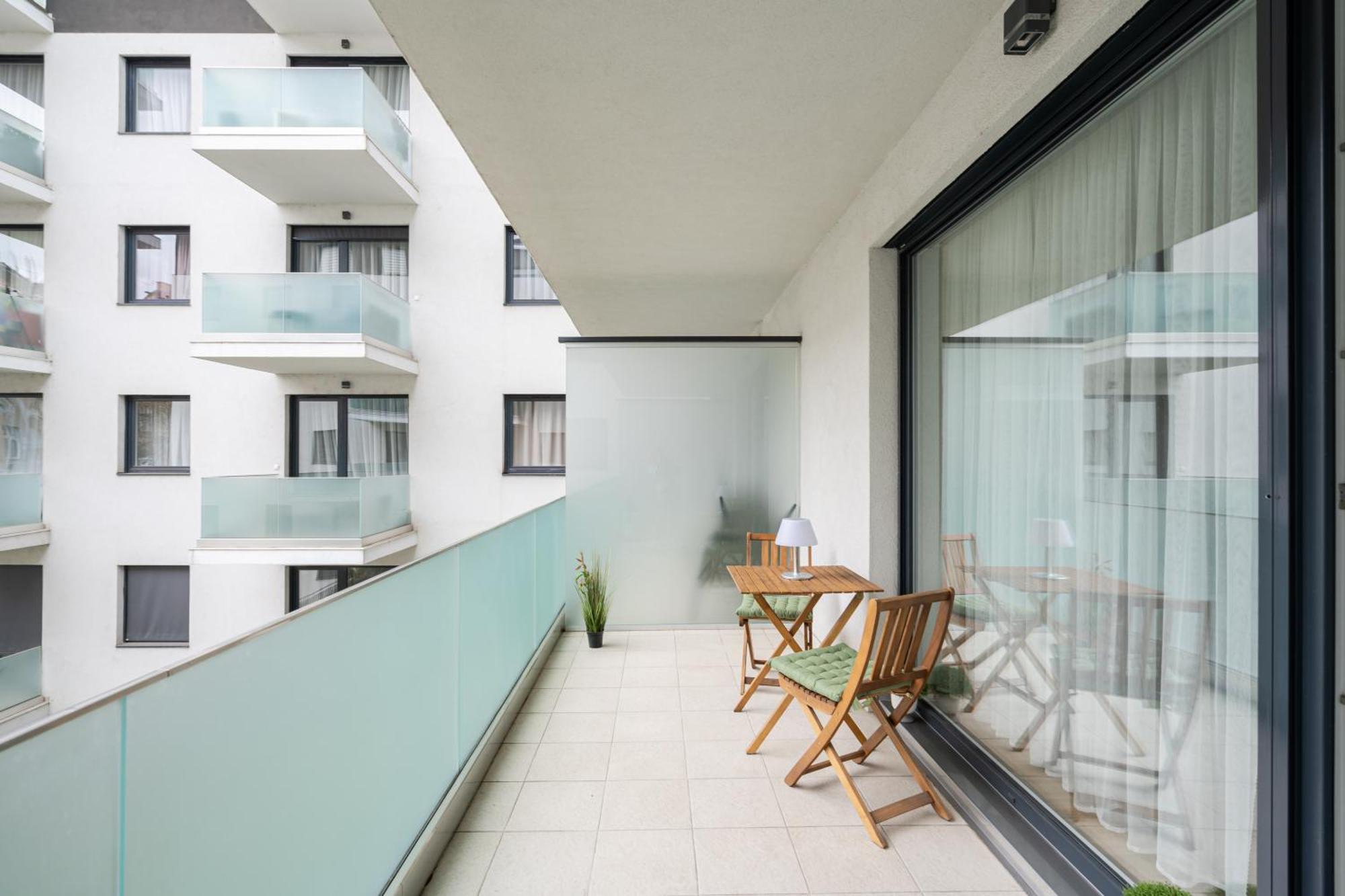 Blooming Budapest Apartment With Free Underground Parking Exteriör bild