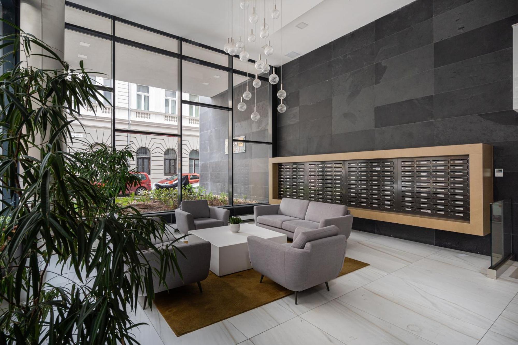 Blooming Budapest Apartment With Free Underground Parking Exteriör bild